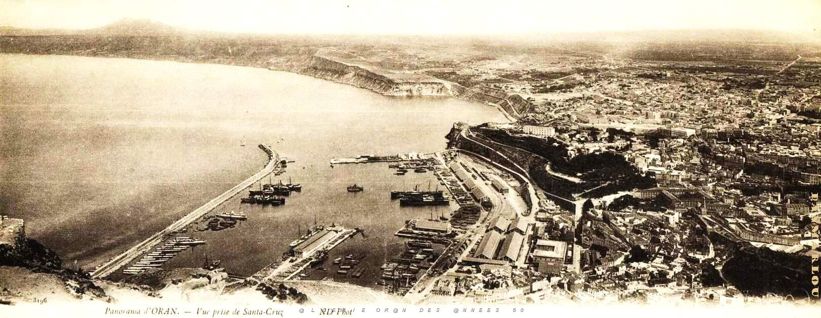 Oran - Panorama vu de Santa-Cruz - Vers 1910.jpg